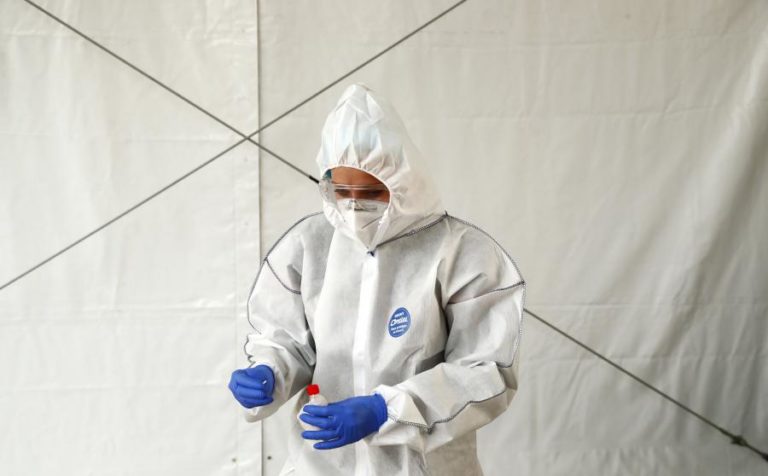 COVID-19: FRANÇA REGISTA MAIS DE 26 MIL NOVOS CASOS DO VÍRUS