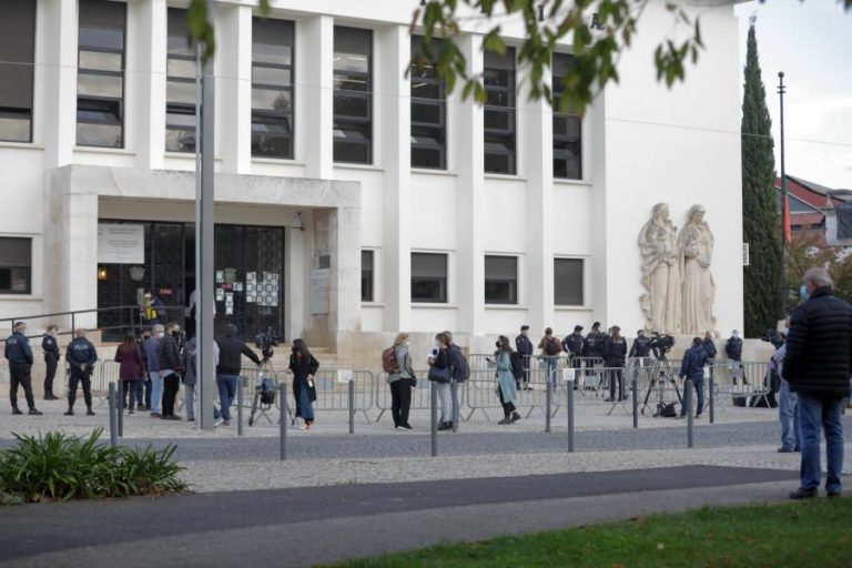TANCOS: CANCELADAS SESSÕES APÓS ADVOGADO TER TESTADO POSITIVO À COVID-19