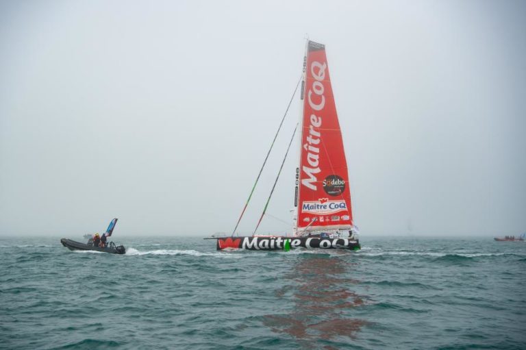 FRANCÊS YANNICK BESTAVEN VENCE 9.ª EDIÇÃO DA REGATA À VOLTA DO MUNDO VENDÉE GLOBE