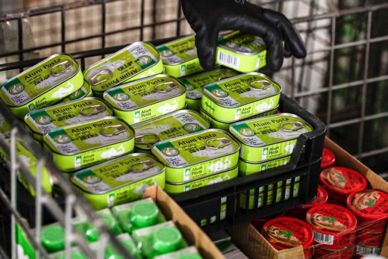 COVID-19: CÂMARA DE CONDEIXA DISTRIBUI CABAZES ALIMENTARES A 365 ALUNOS