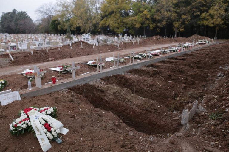 COVID-19: PANDEMIA JÁ MATOU QUASE 1,9 MILHÕES DE PESSOAS EM TODO O MUNDO