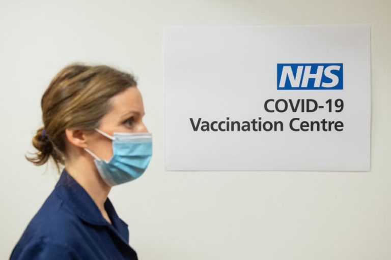 COVID-19: REINO UNIDO DESACONSELHA MISTURA DE VACINAS DE FORNECEDORES DIFERENTES