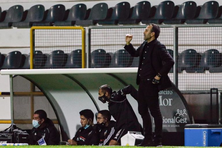 FARENSE CONTRAPÕE “AMBIÇÃO” PARA SUPERAR “ADVERSIDADES” E VENCER EM GUIMARÃES