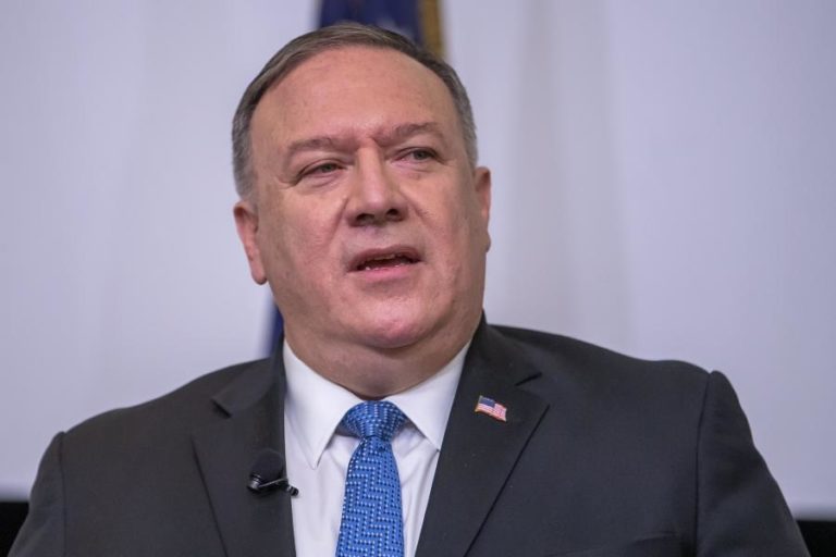POMPEO DESMARCA VIAGEM À EUROPA PARA APOIAR TRUMP PERANTE ACUSAÇÕES NO CONGRESSO
