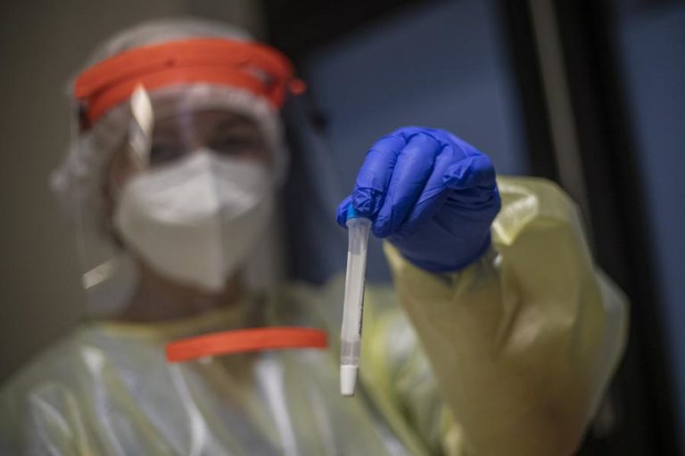 COVID-19: PORTUGAL ULTRAPASSA 500 MIL CASOS DESDE O INICIO DA PANDEMIA