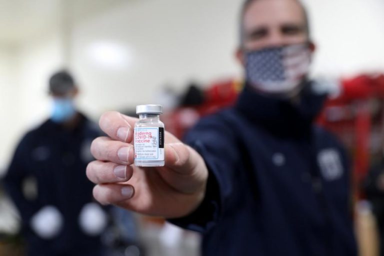 COVID-19: REGULADOR EUROPEU VOLTA HOJE A REUNIR PERITOS PARA DECIDIR SOBRE VACINA DA MODERNA