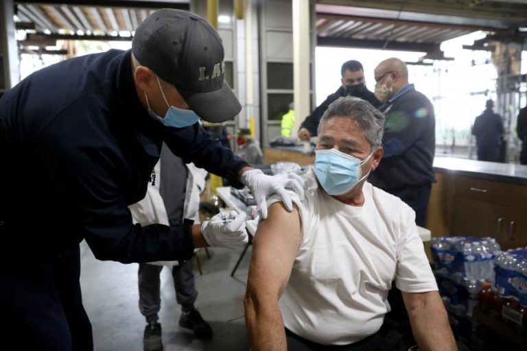 COVID-19: EUA REGISTAM 2.237 MORTOS E 277.346 CASOS EM 24 HORAS