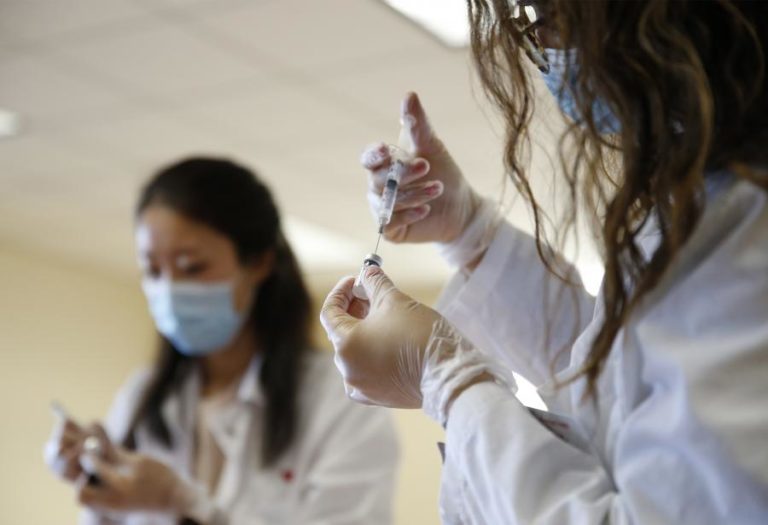 COVID-19: EUA SOMAM 2.271 MORTOS EM 24 HORAS E ULTRAPASSAM OS 20 MILHÕES DE CASOS