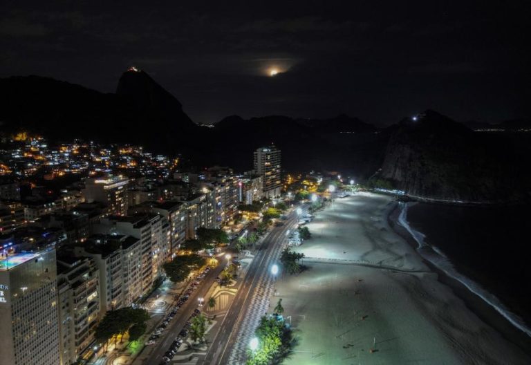 COVID-19: BRASIL SOMA 67.758 CASOS EM 24 HORAS E SUPERA 8,3 MILHÕES DE INFETADOS