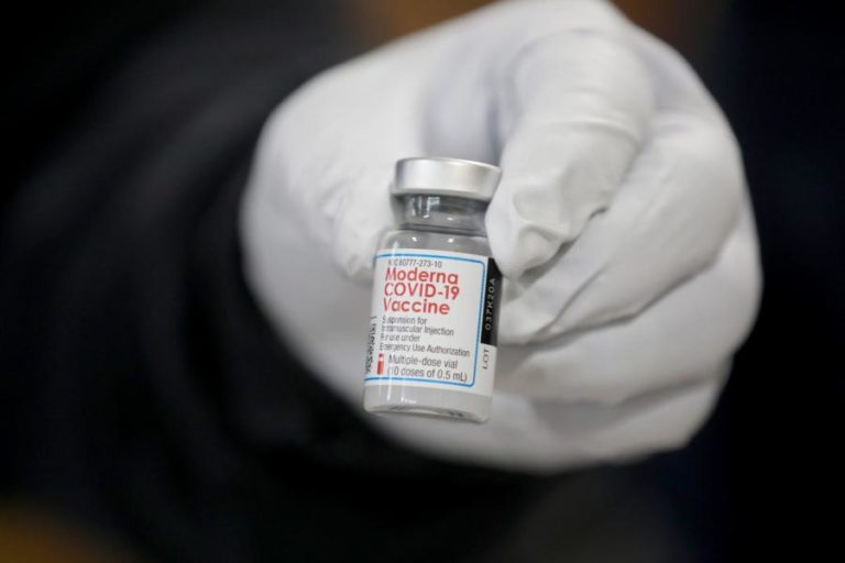 COVID-19: REINO UNIDO APROVA USO DA VACINA DESENVOLVIDA PELA NORTE-AMERICANA MODERNA