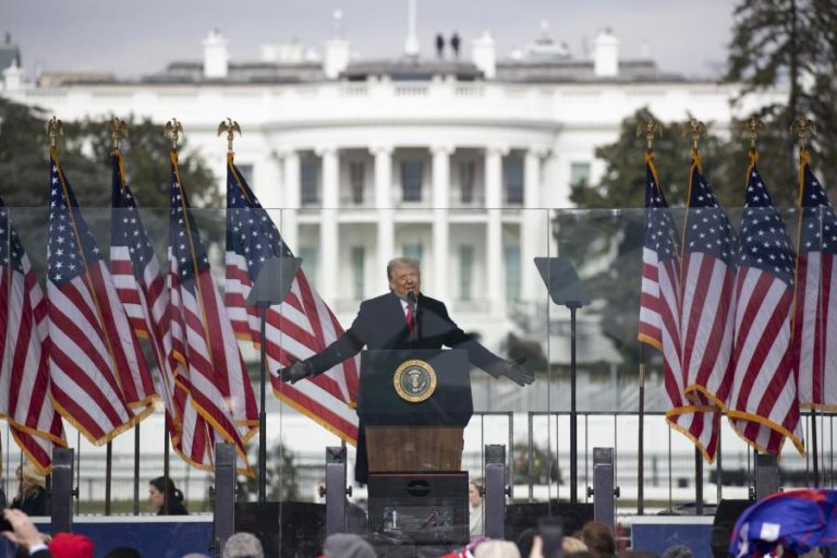 EUA/ELEIÇÕES: TRUMP PEDE A MANIFESTANTES NO CAPITÓLIO QUE SE MANTENHAM PACÍFICOS
