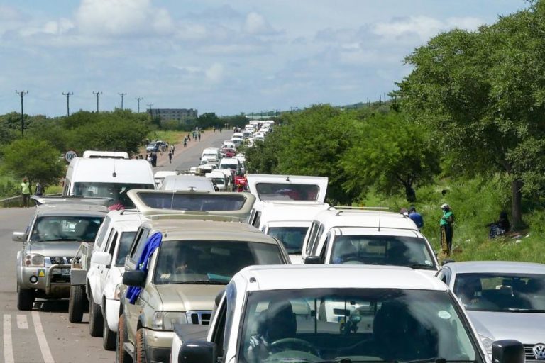 COVID-19: ÁFRICA DO SUL E MOÇAMBIQUE ISENTAM TRANSITÁRIOS PARA ALIVIAR CONGESTIONAMENTO NA FRONTEIRA