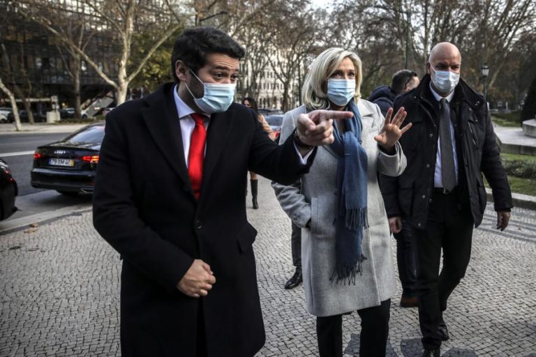 PRESIDENCIAIS: MARINE LE PEN FELICITOU VENTURA CINCO DIAS DEPOIS DAS ELEIÇÕES