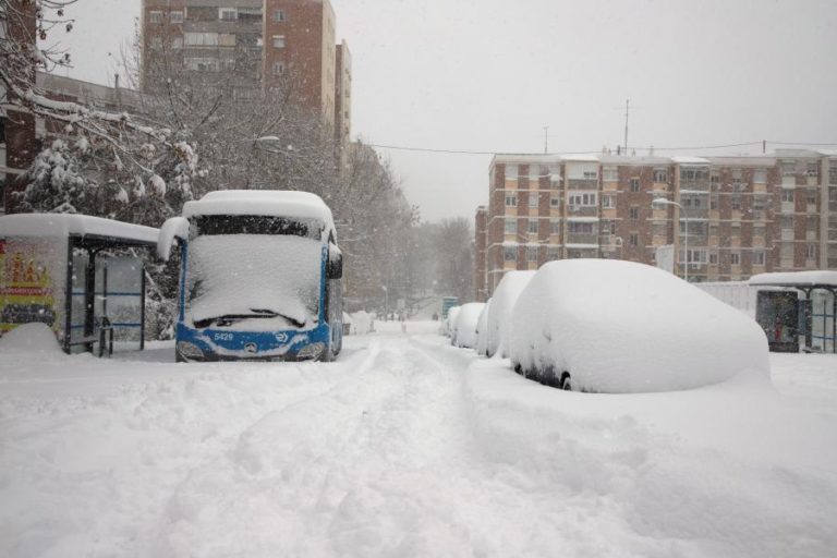 TEMPESTADE DE NEVE EM ESPANHA PROVOCA TRÊS MORTOS