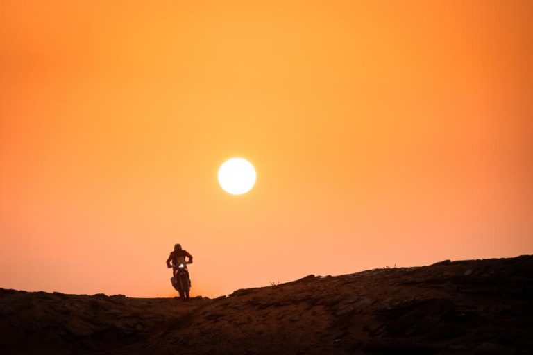 DAKAR2021: LÍDER CORNEJO ABANDONA E DEIXA CLASSIFICAÇÃO DAS MOTAS EM ABERTO