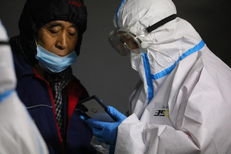 COVID-19: CHINA REGISTA PRIMEIRA MORTE EM OITO MESES