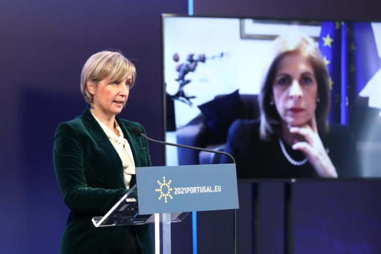 COVID-19: MINISTROS DA SAÚDE DA UE ADMITEM “PREOCUPAÇÃO” COM NOVA VARIANTE DO VÍRUS