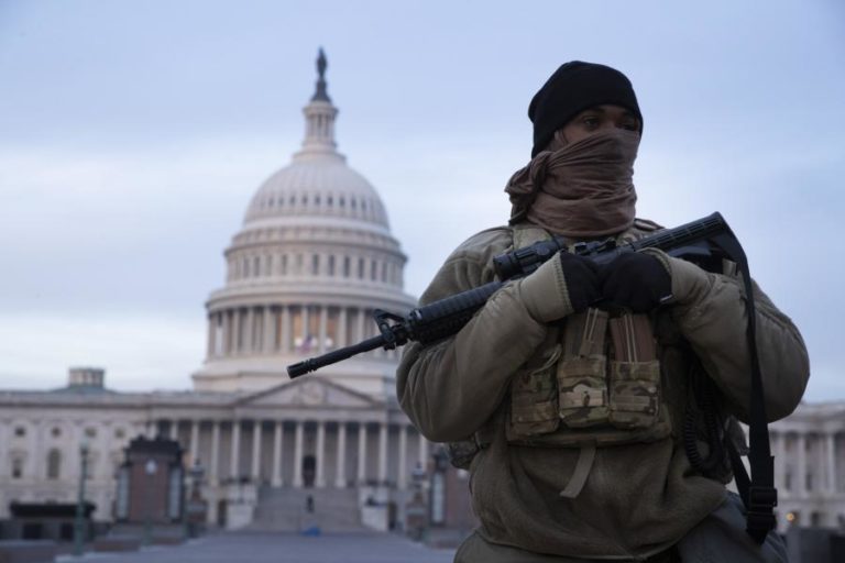 EUA/ELEIÇÕES: UM MURO, O PAÍS DIVIDIDO E POTENCIAL TERRORISMO NA CAPITAL