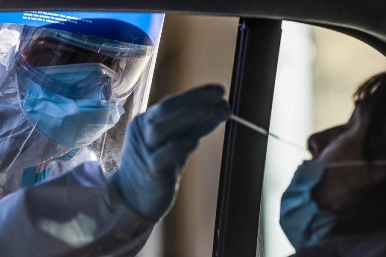 COVID-19: ITÁLIA REGISTA 13.571 NOVOS CASOS E 524 MORTES NAS ÚLTIMAS 24 HORAS