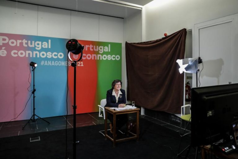 PRESIDENCIAIS: ANA GOMES TEME QUE PROCESSOS BES E OPERAÇÃO MARQUÊS ACABEM COMO O DOS SUBMARINOS