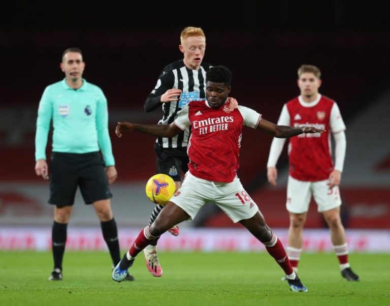 ARSENAL VENCE NEWCASTLE E SOMA QUARTO TRIUNFO EM CINCO JORNADAS