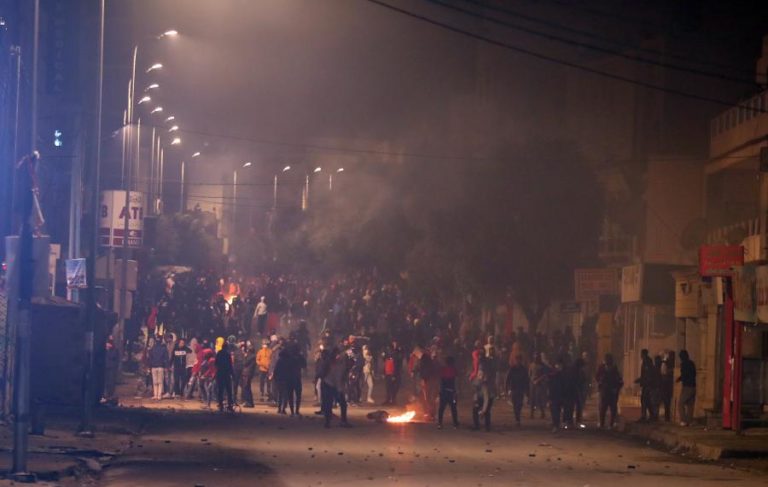 COVID-19: CONFRONTOS NA TUNÍSIA CONTRA O CONFINAMENTO GERAL