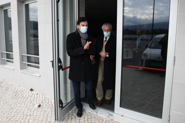 PRESIDENCIAIS: HOSPITAL FECHADO EM MIRANDA DO CORVO É “SURREAL” — TIAGO MAYAN