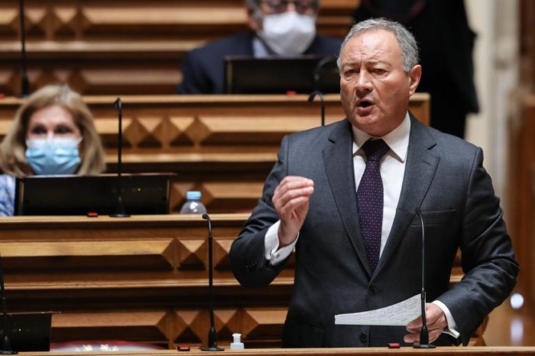 COVID-19: PSD SUGERE FALTA DE CONFIANÇA DOS PORTUGUESES NO GOVERNO PARA O COMBATE À EPIDEMIA