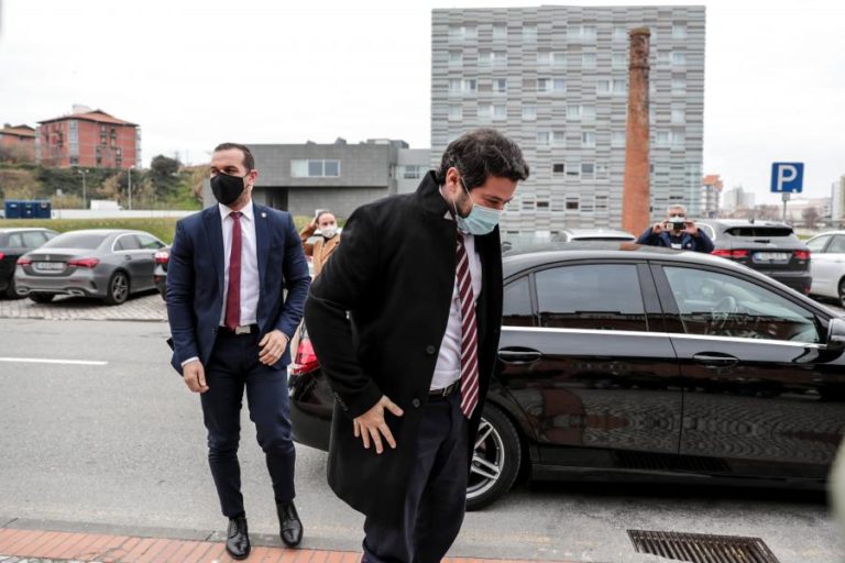 PRESIDENCIAIS: VENTURA APEDREJADO POR MANIFESTANTES EM SETÚBAL, UM DETIDO