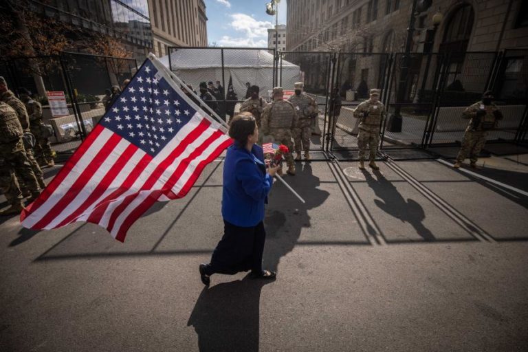 ECONOMIA DOS EUA RECUA 3,5% EM 2020, PIOR ANO DESDE 1946