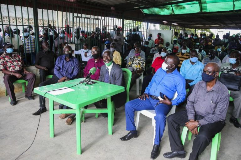 OFICIAIS ANGOLANOS ADMITEM MANIFESTAR-SE NUS PARA EXIGIR PAGAMENTO DE DÍVIDAS