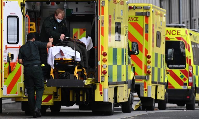 COVID-19: REINO UNIDO BAIXOU VALOR DIÁRIO PARA 1.290 MORTES