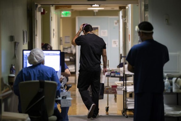 COVID-19: EUA REGISTAM 3.519 MORTOS E 176.581 CASOS EM 24 HORAS