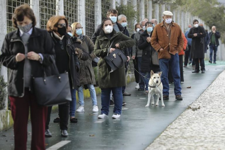 PRESIDENCIAIS: ABERTURA DAS MESAS COM ALGUMAS FILAS DEVIDO AOS VOTOS ANTECIPADOS