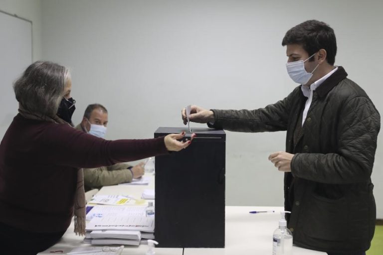 PRESIDENCIAIS: LÍDER DO CDS APELA AO VOTO EM SEGURANÇA E QUE “COMBATAM A ABSTENÇÃO”