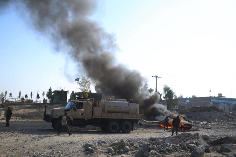 AFEGANISTÃO: PELO MENOS OITO MEMBROS DAS FORÇAS DE SEGURANÇA MORTOS EM ATAQUE TALIBÃ