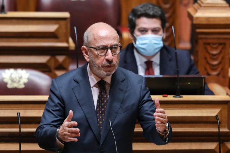 EUTANÁSIA: CDS PROMETE “TUDO FAZER” PARA QUE LEI SEJA DECLARADA INCONSTITUCIONAL