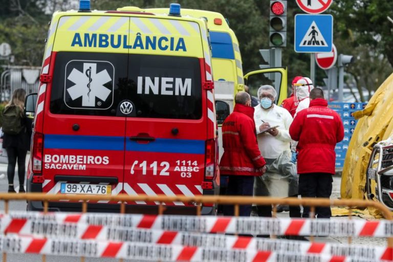 COVID-19: NÚMERO DE AMBULÂNCIAS A CHEGAR AO SANTA MARIA BAIXOU SIGNIFICATIVAMENTE
