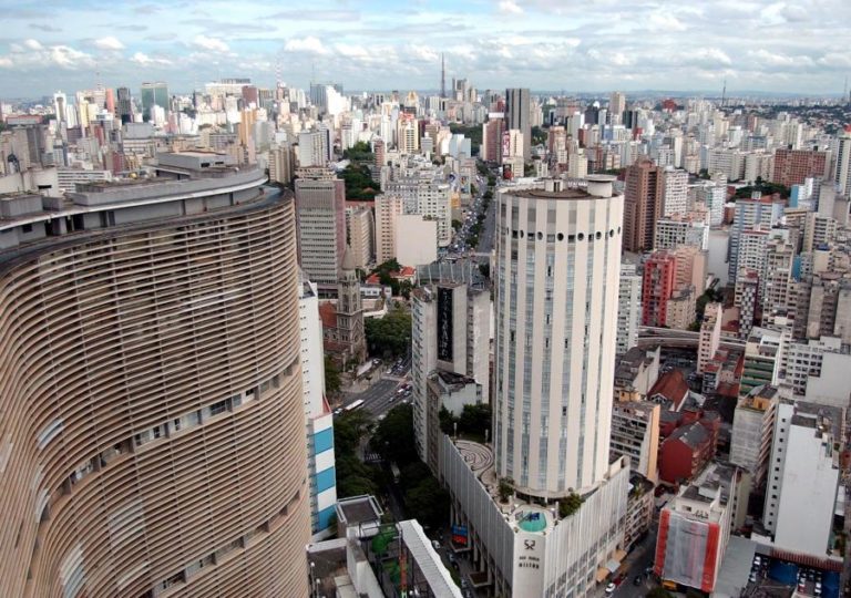 PRESIDENCIAIS: ELEITORES VOTAM COM TRANQUILIDADE NA CIDADE BRASILEIRA DE SÃO PAULO