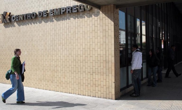 NÚMERO DE DESEMPREGADOS INSCRITOS NOS CENTROS DE EMPREGO SOBE 29,6% EM DEZEMBRO