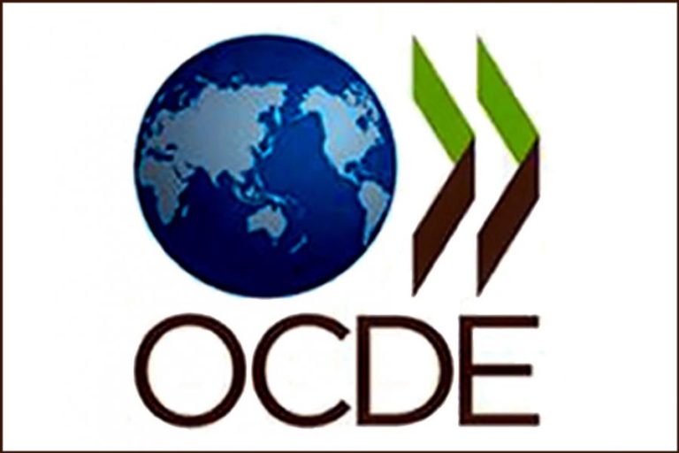 PIB da OCDE recua 4,9% em 2020, maior contração desde 1962
