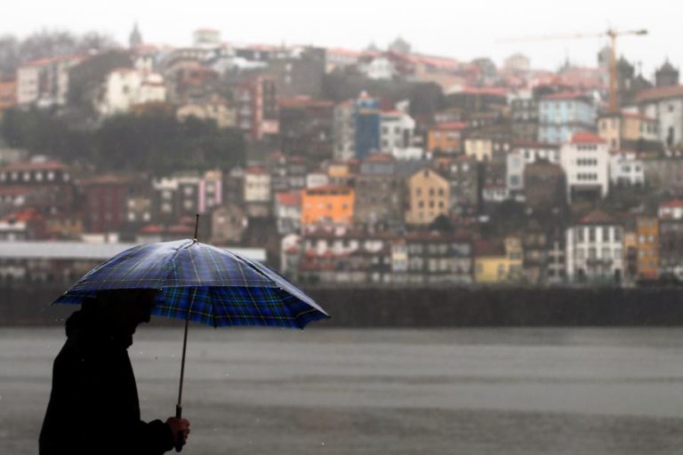 Alerta laranja para cheias no Douro e Porto à espera de aumento do caudal