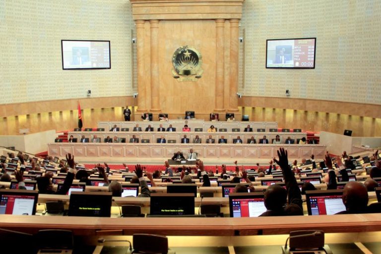UNITA “exige” demissão do presidente da comissão eleitoral, MPLA desvaloriza