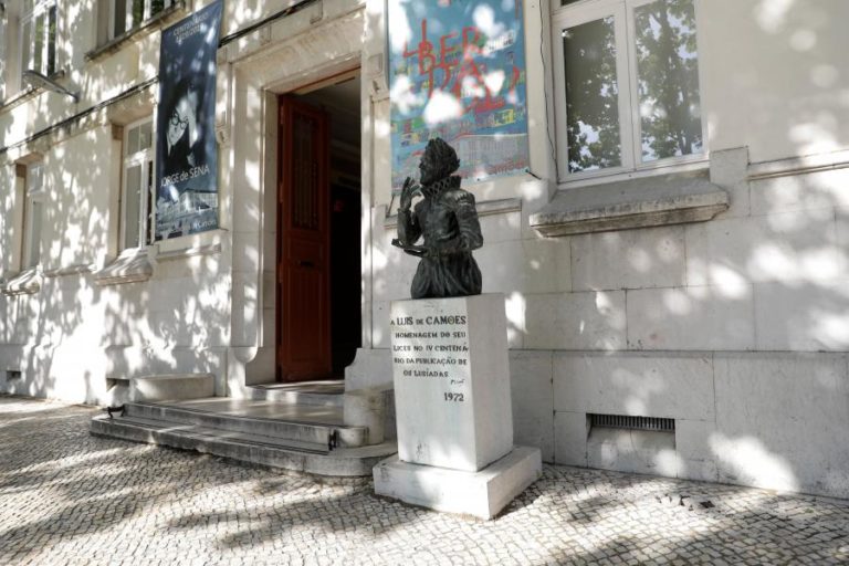 MP abre inquérito a ataque racista a sessão virtual de estudantes do Liceu Camões