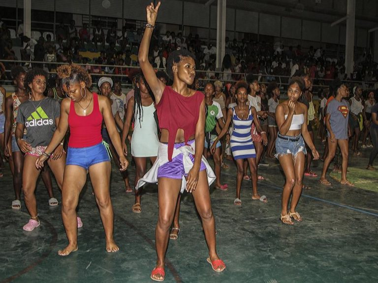 Covid-19: Câmara da Praia cancela espetáculo de Carnaval após críticas