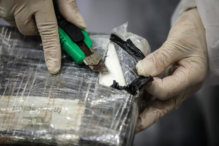OMNI “surpreendida” com descoberta de meia tonelada de cocaína em avião no Brasil