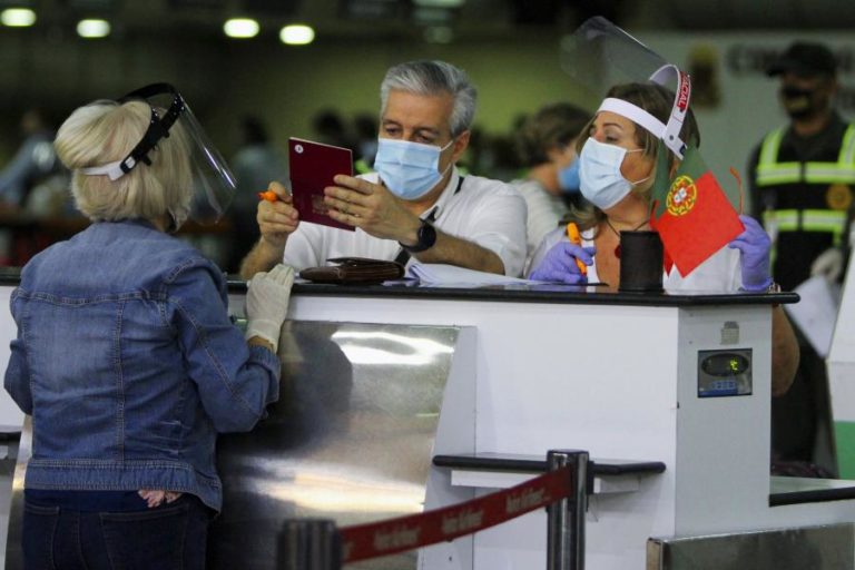 Covid-19: Movimento de passageiros nos aeroportos cai 69,4% em 2020 para 18,4 milhões