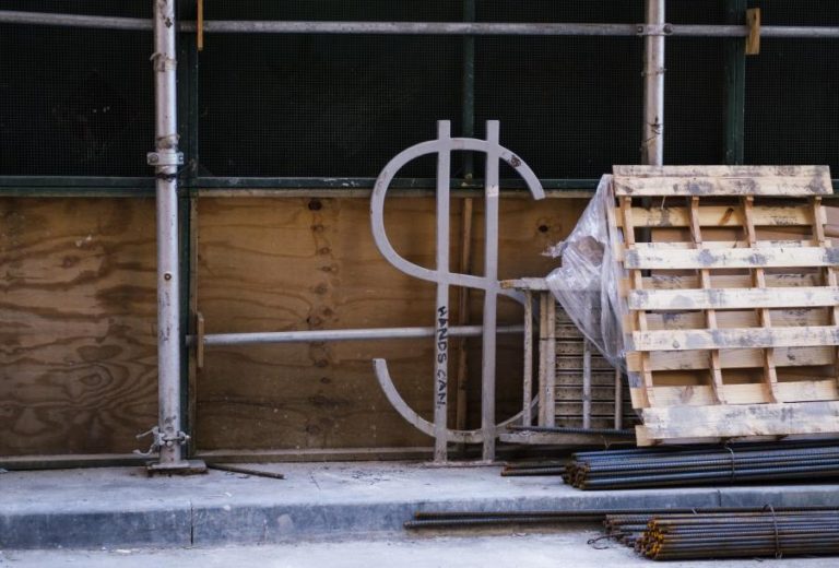 Bolsa de Nova Iorque segue mista após dados favoráveis à economia dos EUA