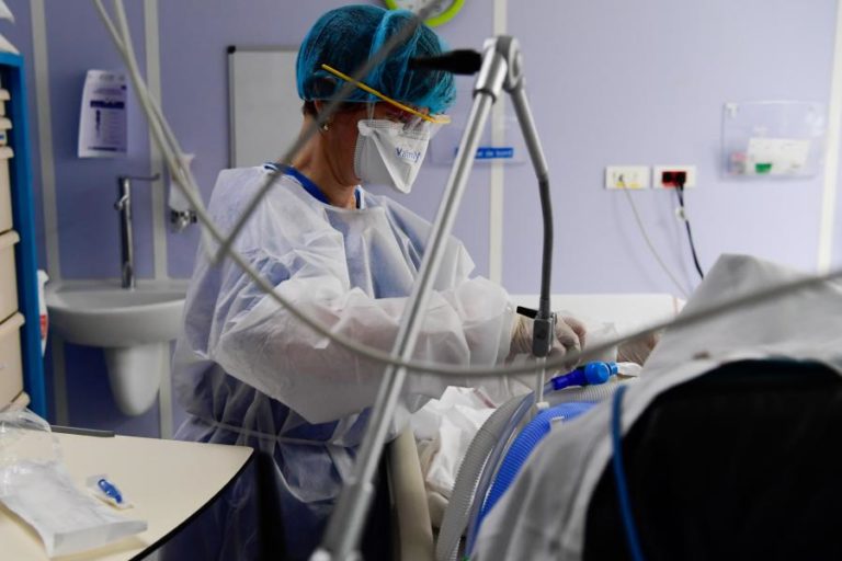 Covid-19: França regista mais de 404 mortos devido ao vírus