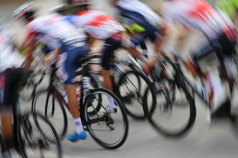Covid-19: Ciclistas entre “frustração” e “injustiça” por paragem competitiva